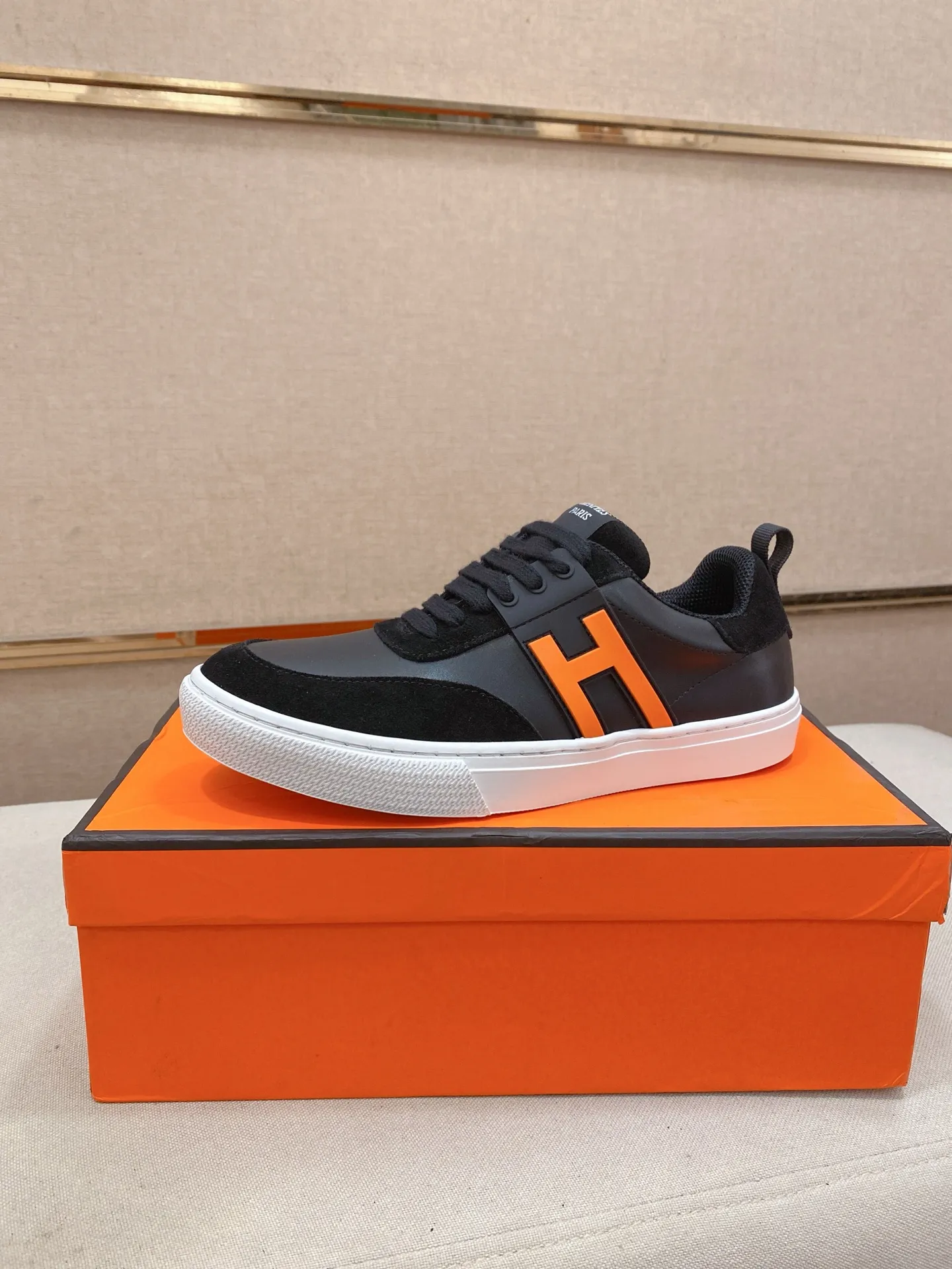 Men's clothing and shoes💰: 400💰Couple model💏"HERMES"【Classic original single version】Hermès; top 🔝purchasing agent🔍🔍latest 🇺🇸 counter sale simultaneously, original version imported from Italy ▲▲ox Leather ▲▲Exquisite workmanship (Italian 🇮🇹Imported water-dyed 🐂cowhide lining) sole: Original sole provided by the original factory, ⚠️exclusive double-layer activity·TPR·rubber·combined molded outsole; Male and female code numbers: 36-44 (can be customized to 45/46, non-refundable)